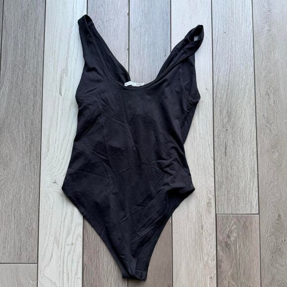 Black zara bodysuit with v - Picture 2 of 3